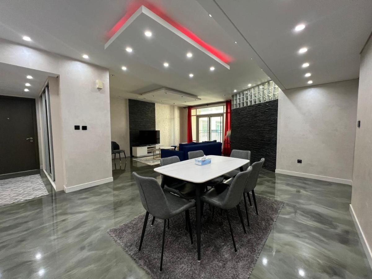 Beautiful And Cozy 2 Bedroom In The Heart Of Downtown Apartment