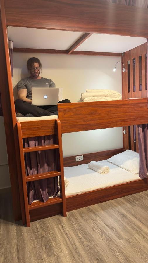 Business Backpackers Jbr Hostel