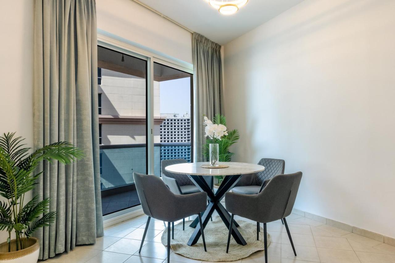 Apartment Stunning 2 Bedroom Overlooking Lake Dubai