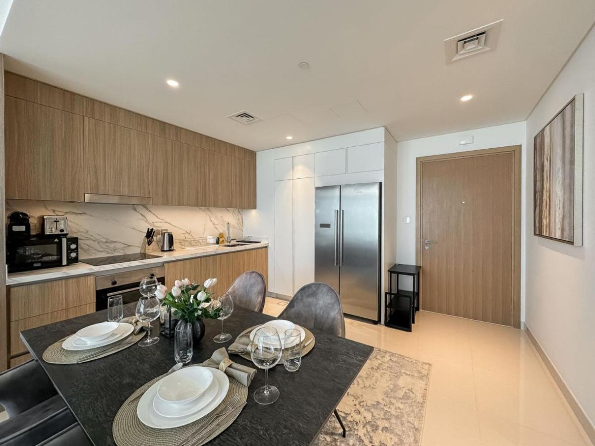 Luton Vacation Homes: Beachfront With Sea View Apartment