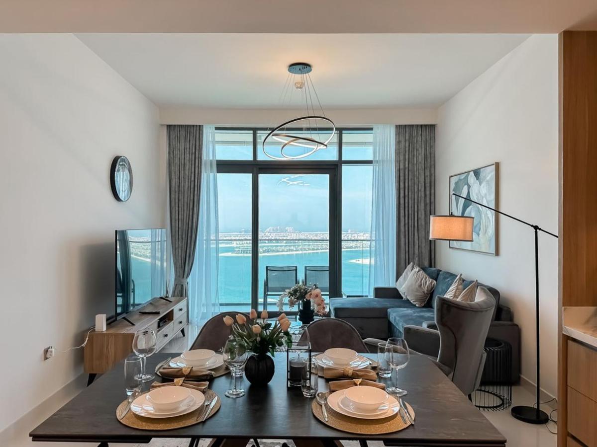 Luton Vacation Homes: Beachfront With Sea View Apartment