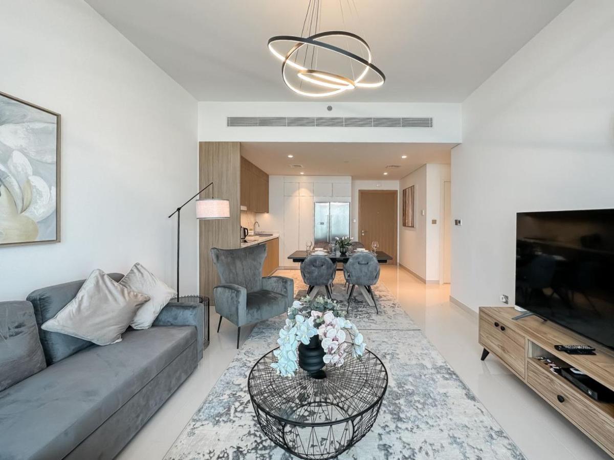 Luton Vacation Homes: Beachfront With Sea View Apartment *