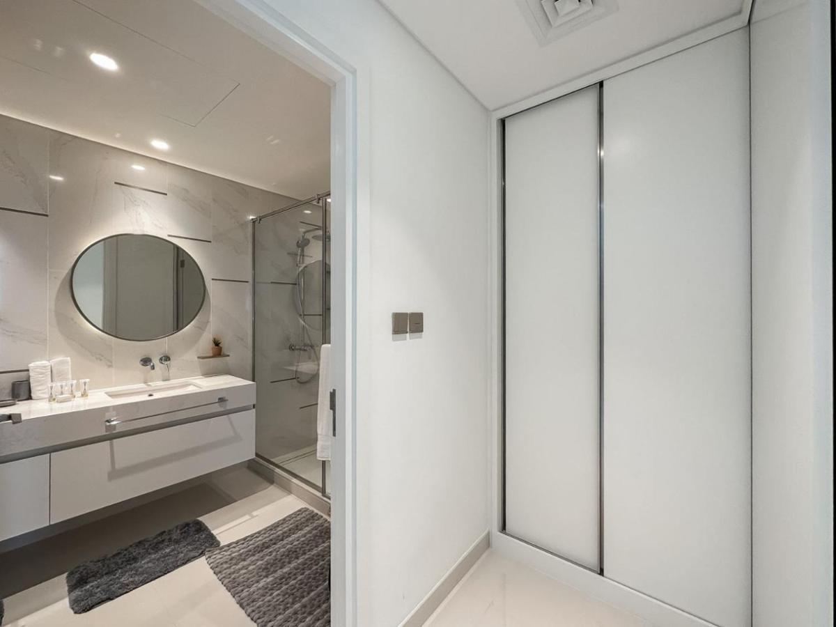 Apartment Luton Vacation Homes: Beachfront With Sea View Dubai