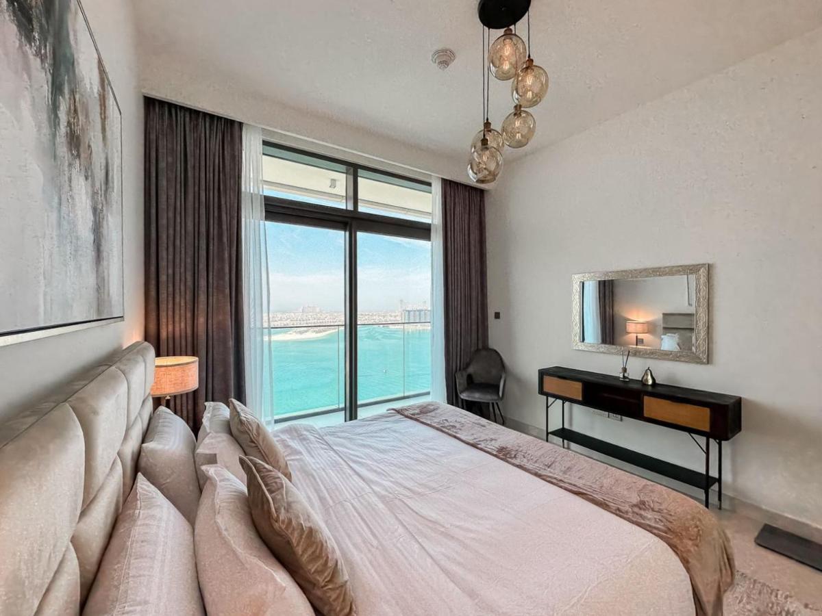 Luton Vacation Homes: Beachfront With Sea View Apartment Dubai
