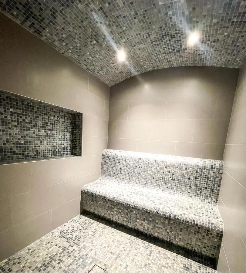 Phenomenal 1 Bedroom Near Burj Khalifa Dubai