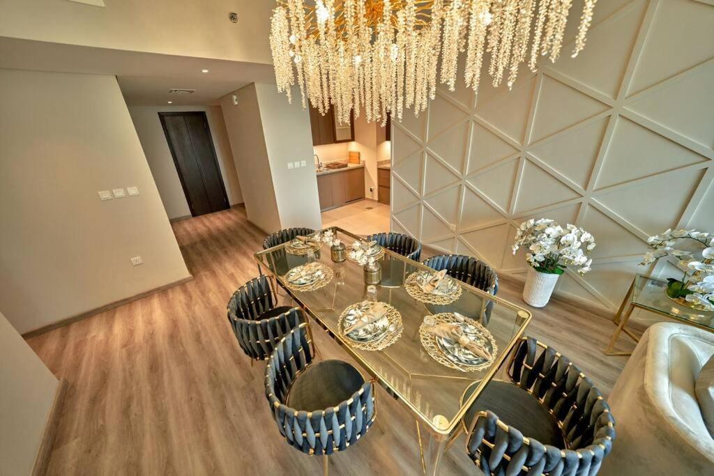 Magnificent Lux 2 Bedroom With Incredible Skyline View Apartment *