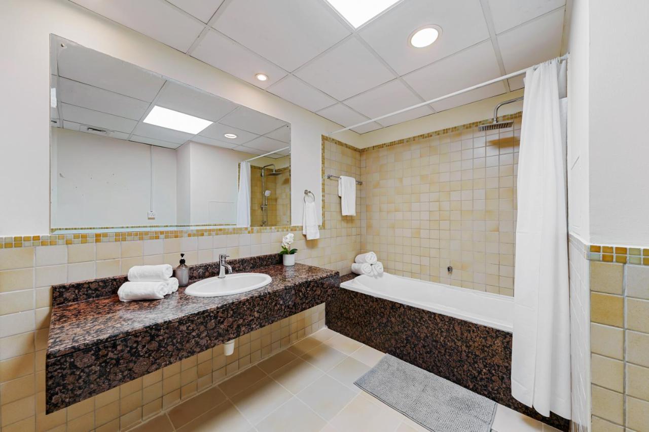 Daire Large Jbr 2br W/ Balcony / Heart Of Marina Dubai
