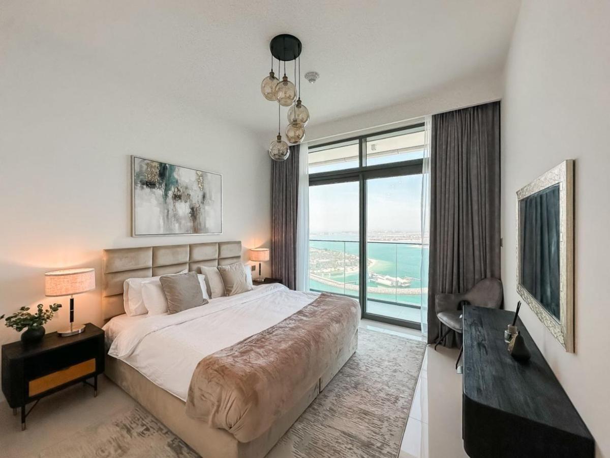 Luton Vacation Homes: Beachfront With Sea View * Dubai