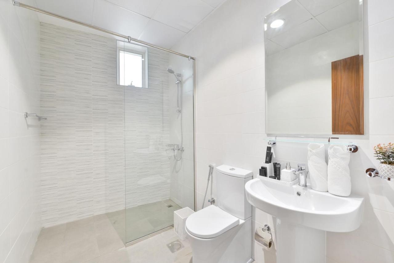 Dunya Tower - Downtown Luxury - 5 Min Walk To Mall! Daire