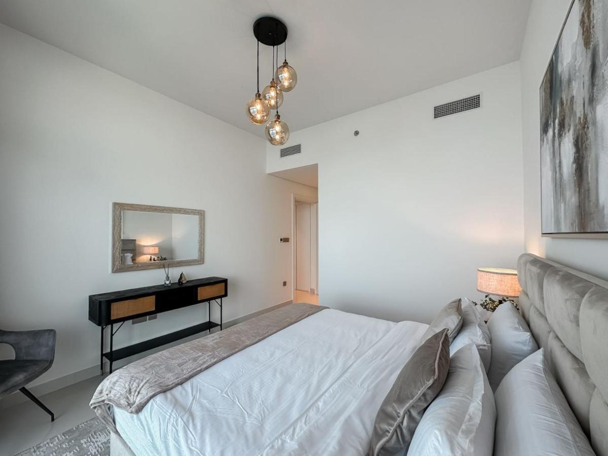 Luton Vacation Homes: Beachfront With Sea View
