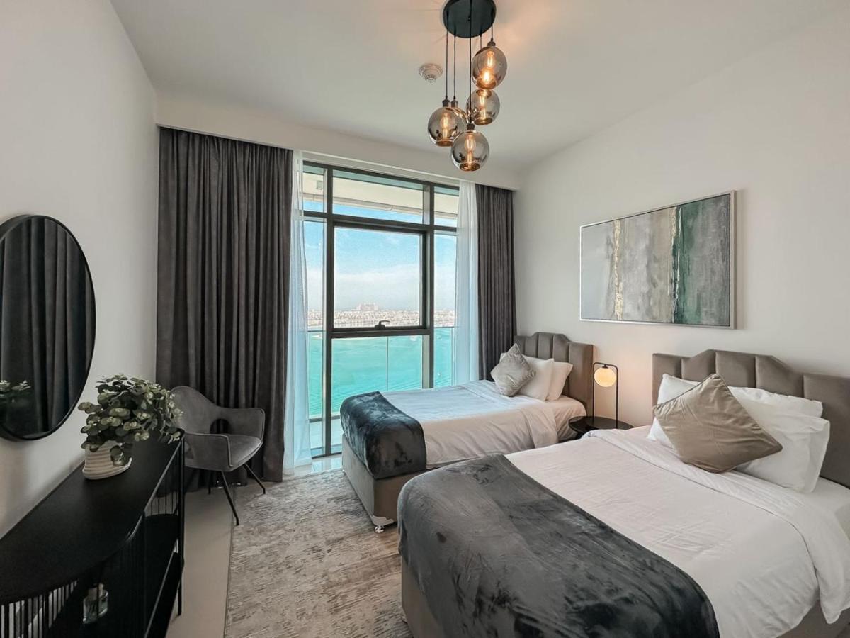 Apartment Luton Vacation Homes: Beachfront With Sea View *