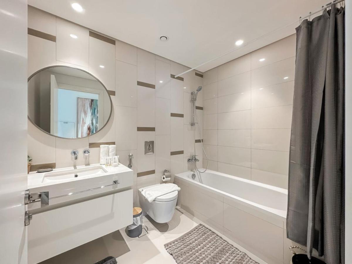 Luton Vacation Homes: Beachfront With Sea View
