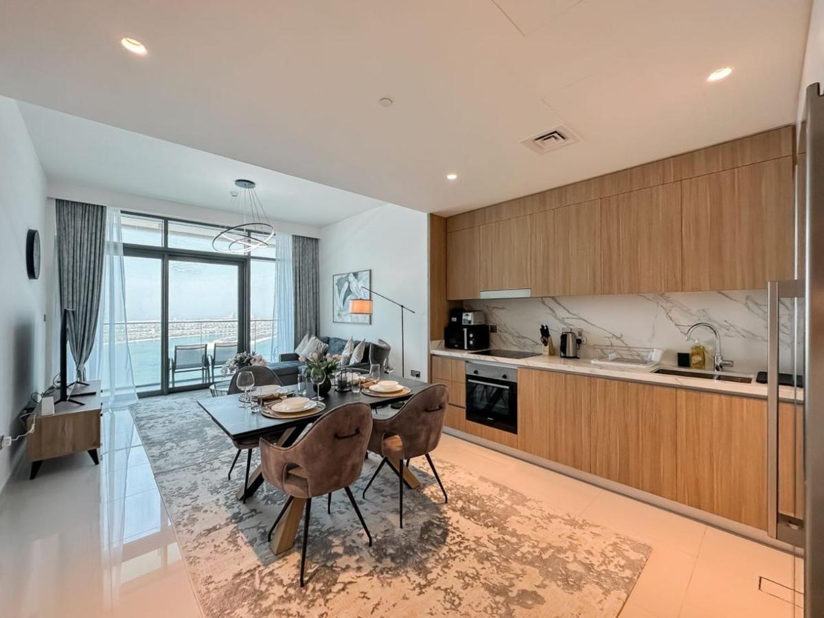 Apartment Luton Vacation Homes: Beachfront With Sea View Dubai