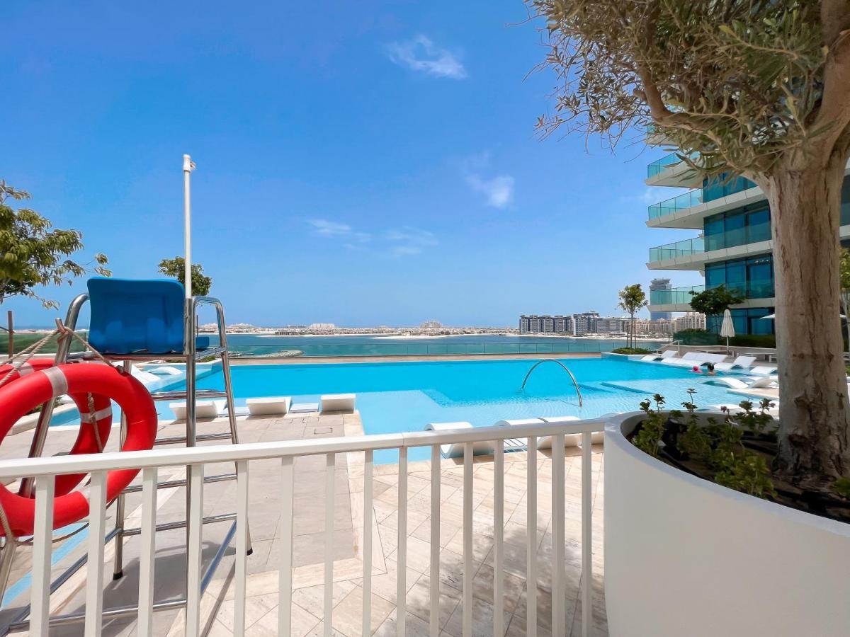 Luton Vacation Homes: Beachfront With Sea View * Dubai