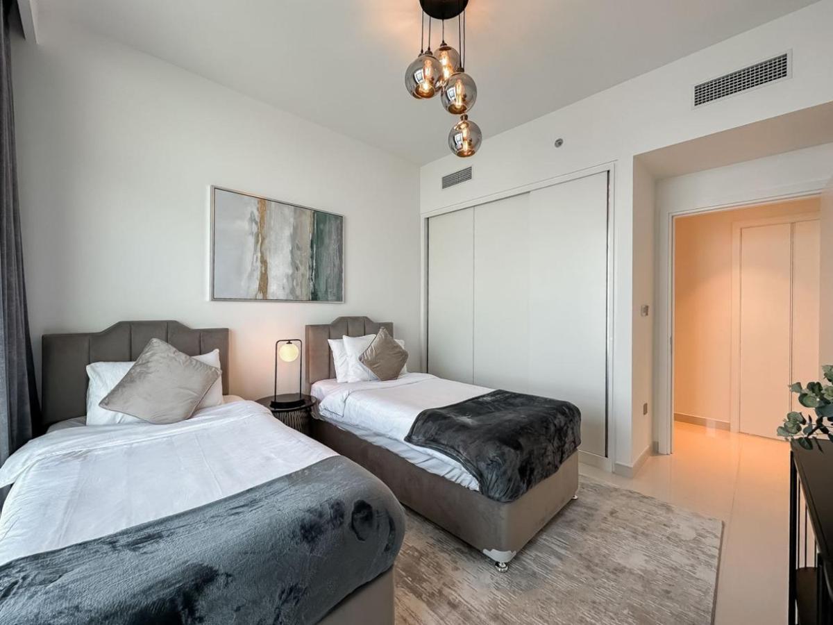 Apartment Luton Vacation Homes: Beachfront With Sea View Dubai