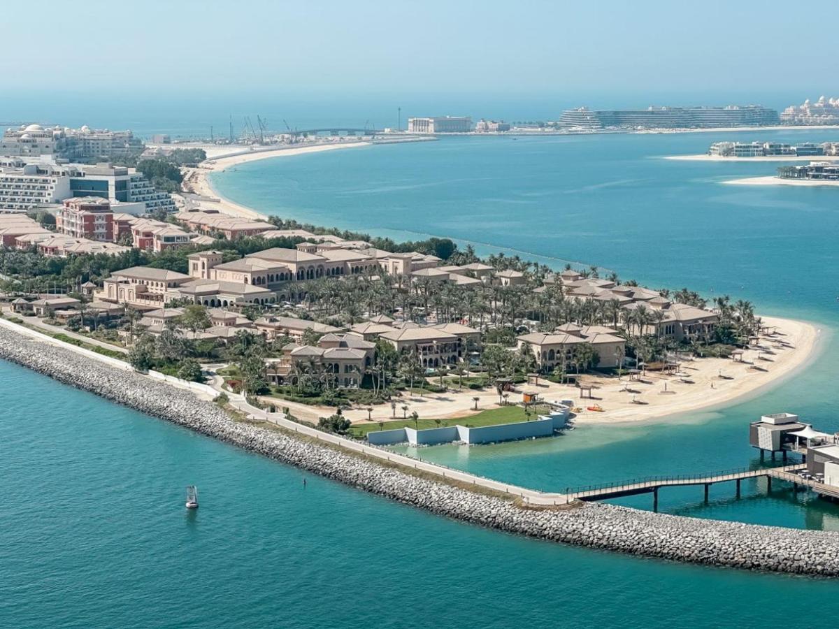Apartment Luton Vacation Homes: Beachfront With Sea View *