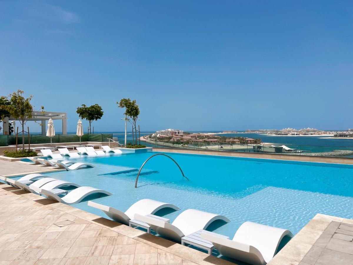 Luton Vacation Homes: Beachfront With Sea View Apartment *