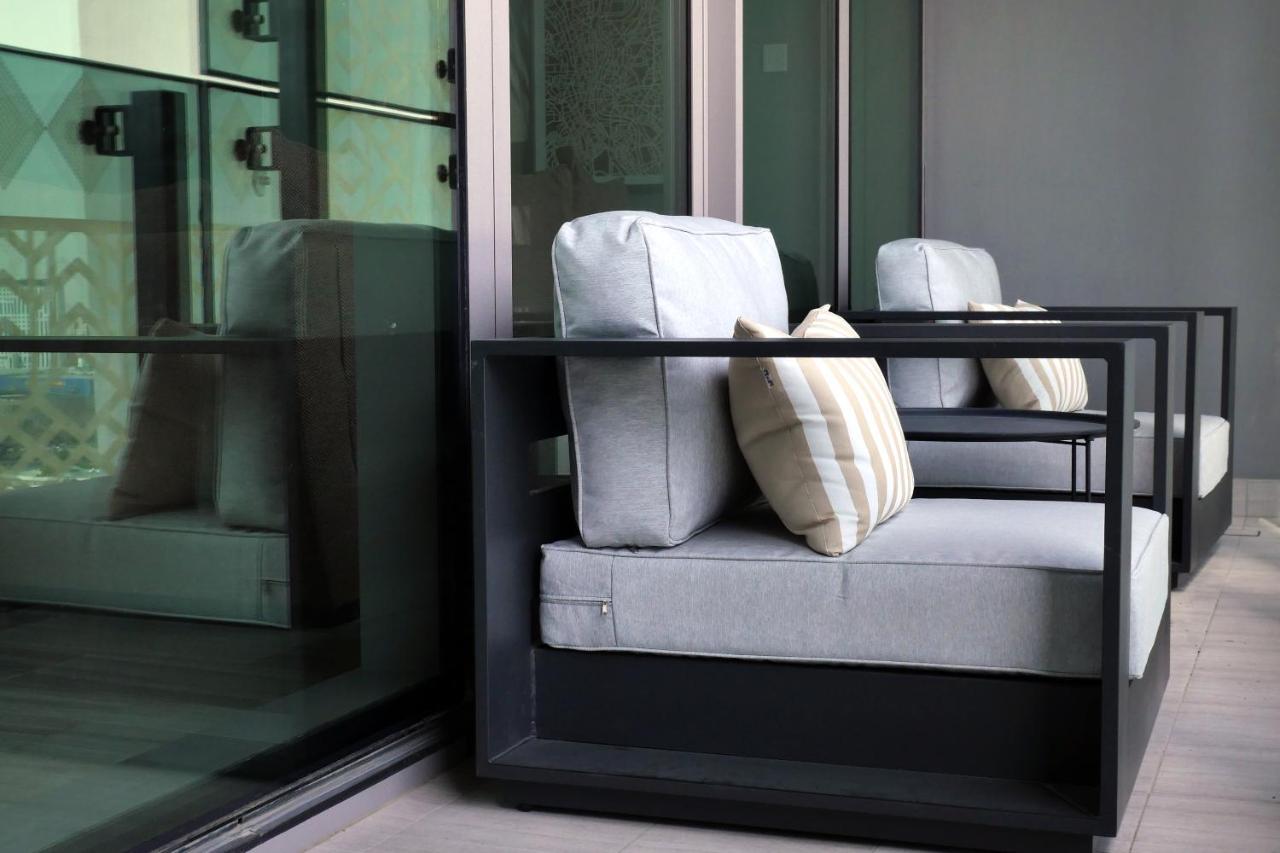 Apartment Water Views At Large Luxury One Bed Dubai