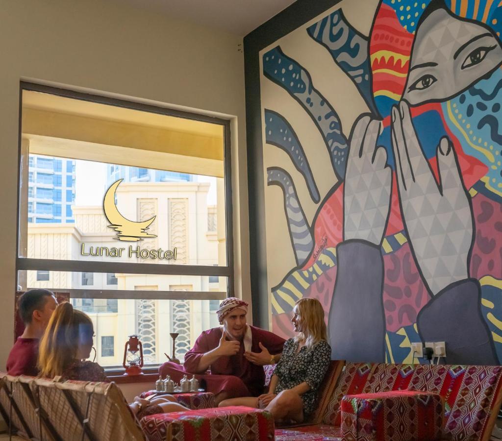 Lunar - Jbr Homestay *