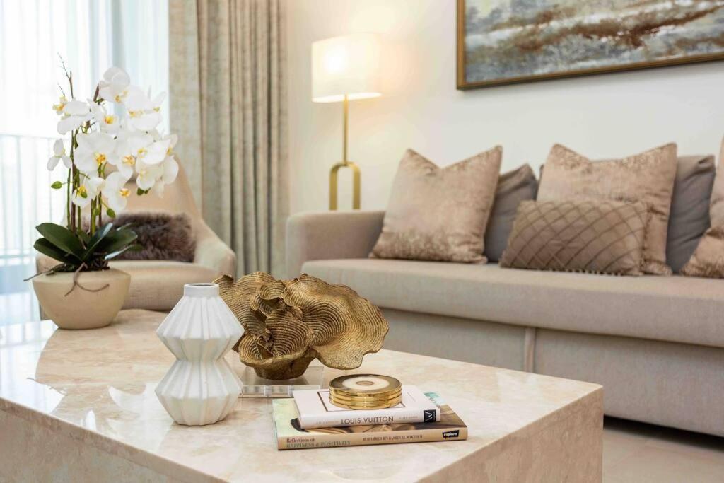 Apartment Luxurious 2 Bed Sleeps 6 In Downtown *