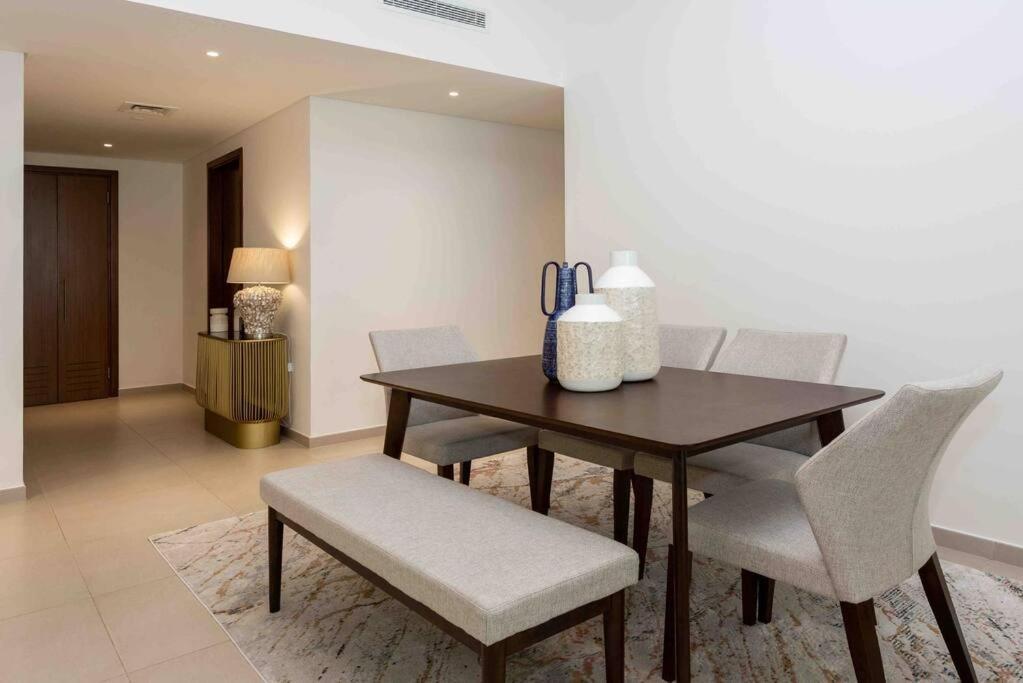 Luxurious 2 Bed Sleeps 6 In Downtown Apartment