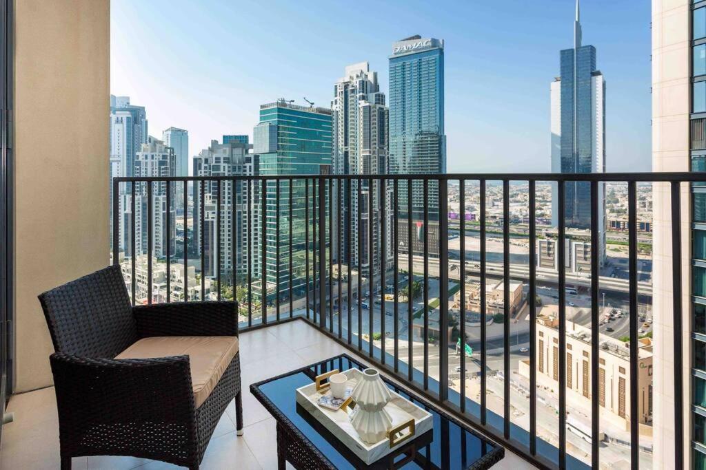 Luxurious 2 Bed Sleeps 6 In Downtown Dubai