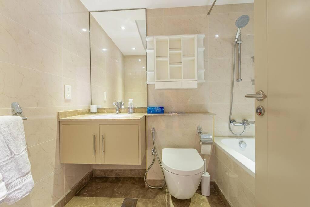 Daire First Class 3br With Full Burj Khalifa And Fountain View Dubai