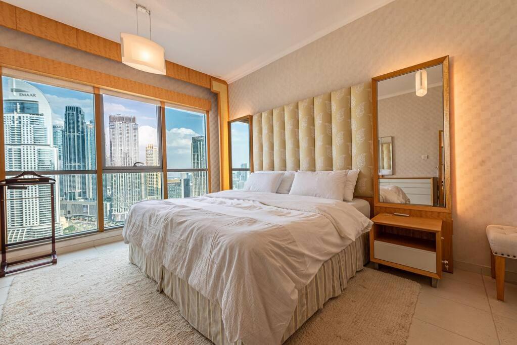 First Class 3br With Full Burj Khalifa And Fountain View Dubai