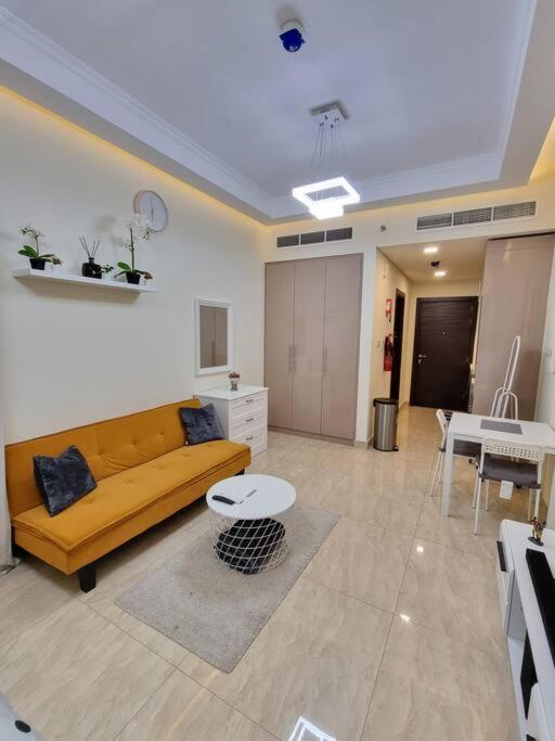 Premium Lovely With Balcony In Apartamento Dubai