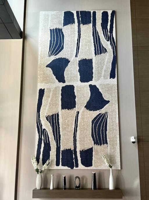 Luxurious 2 Bed Sleeps 6 In Downtown Dubai