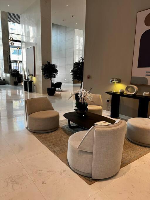 Luxurious 2 Bed Sleeps 6 In Downtown Apartment Dubai