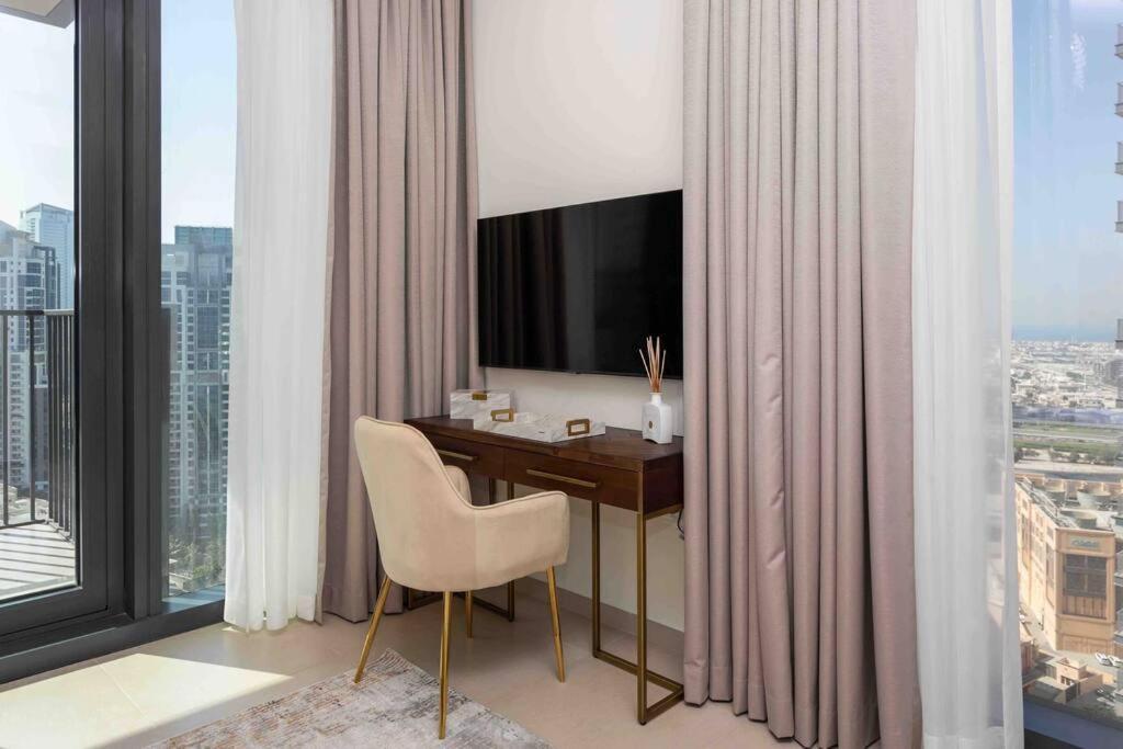Luxurious 2 Bed Sleeps 6 In Downtown Dubai