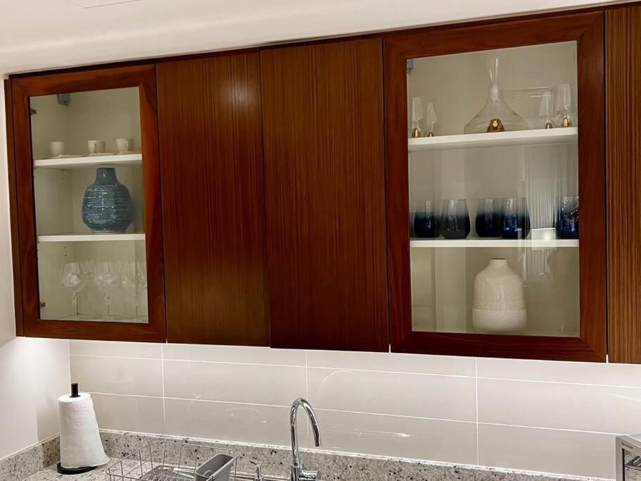 Luxurious 2 Bed Sleeps 6 In Downtown Dubai