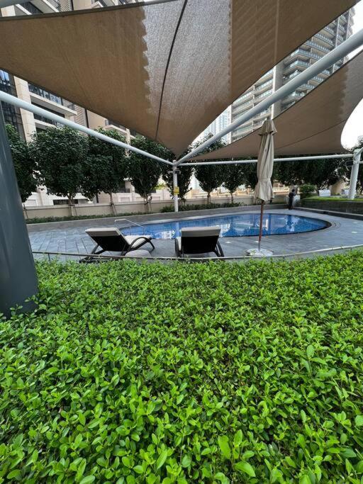 Apartment Luxurious 2 Bed Sleeps 6 In Downtown Dubai