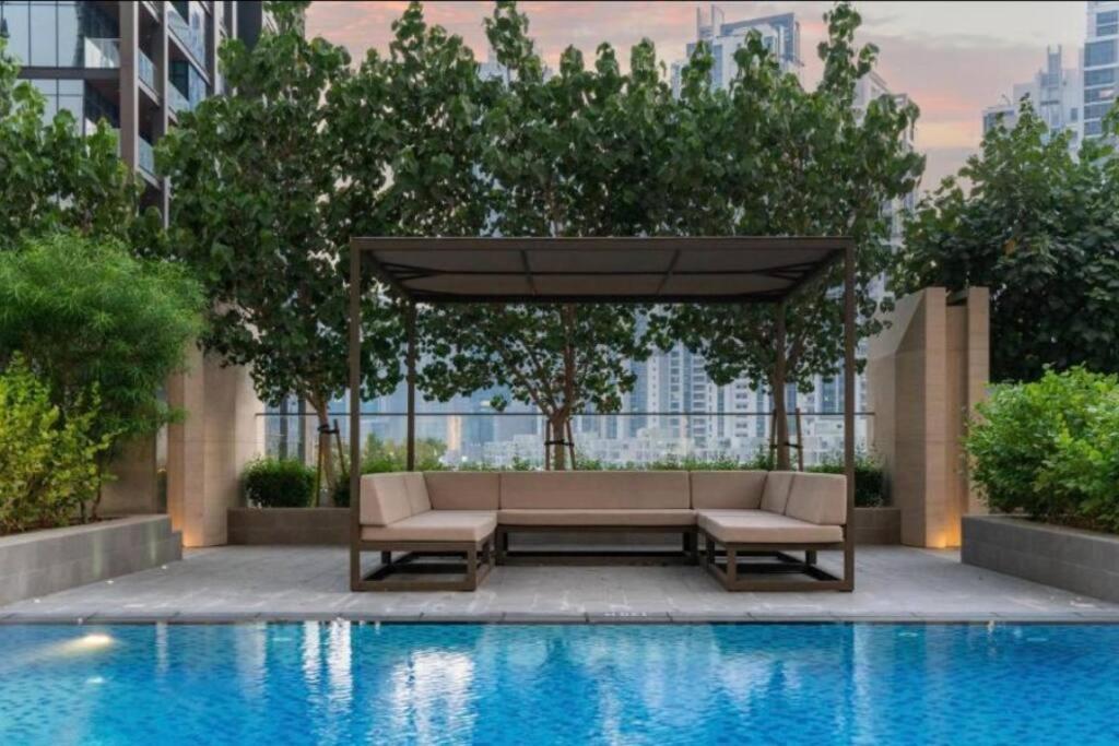 Luxurious 2 Bed Sleeps 6 In Downtown Apartment Dubai