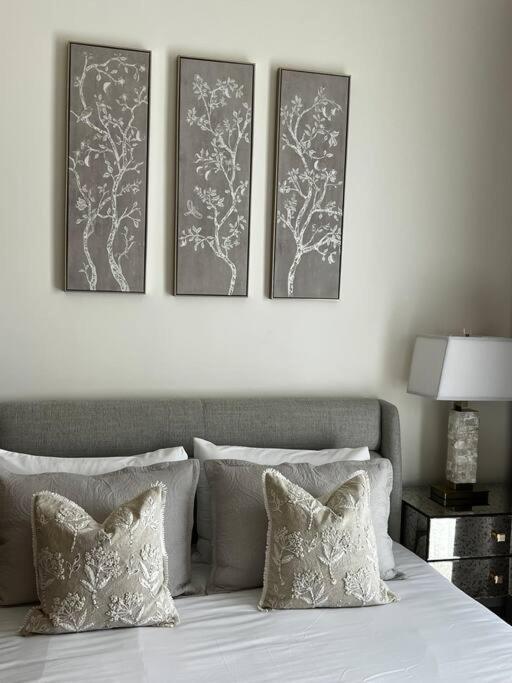 Luxurious 2 Bed Sleeps 6 In Downtown * Dubai