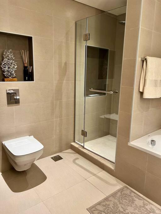 Luxurious 2 Bed Sleeps 6 In Downtown Apartment *