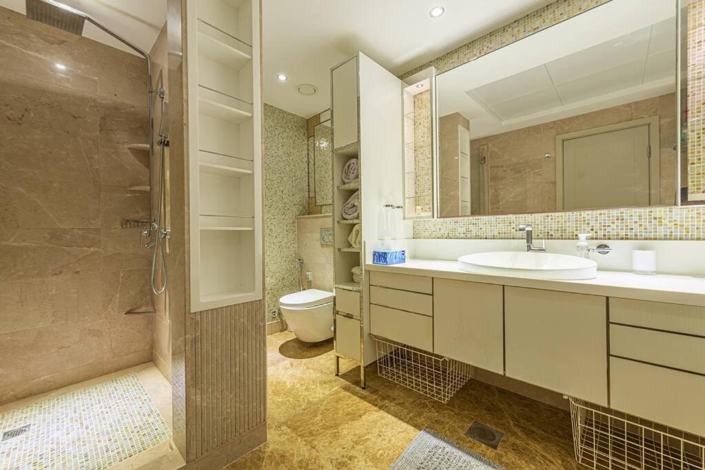 Daire First Class 3br With Full Burj Khalifa And Fountain View Dubai