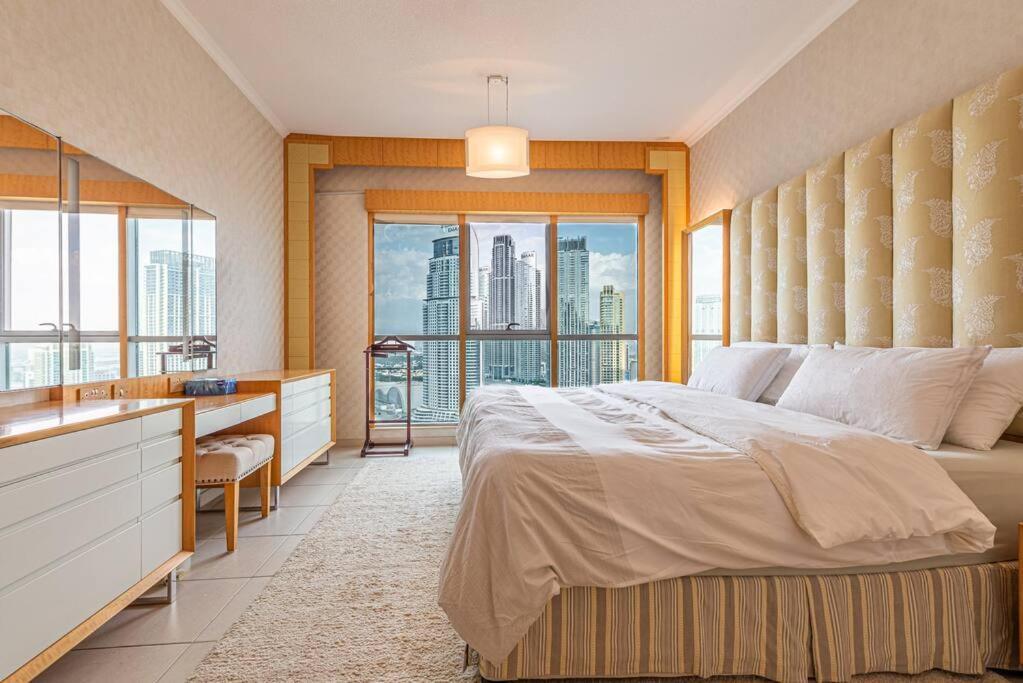 First Class 3br With Full Burj Khalifa And Fountain View Dubai