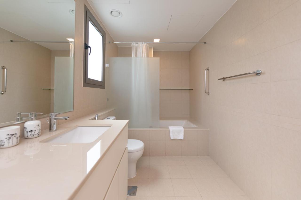 Stunning 4 Bedroom Townhouse In Townsquare