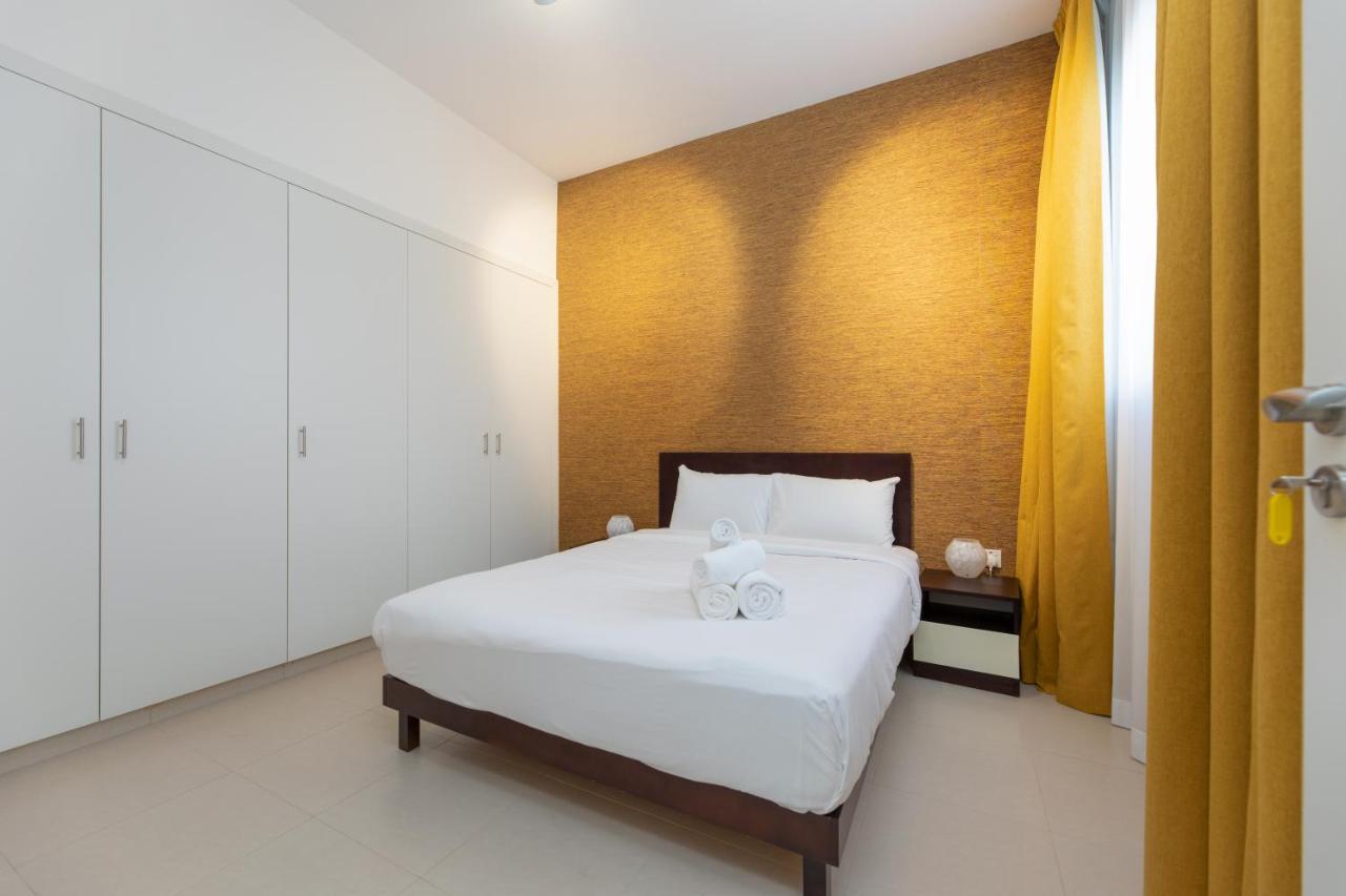 Stunning 4 Bedroom Townhouse In Townsquare *
