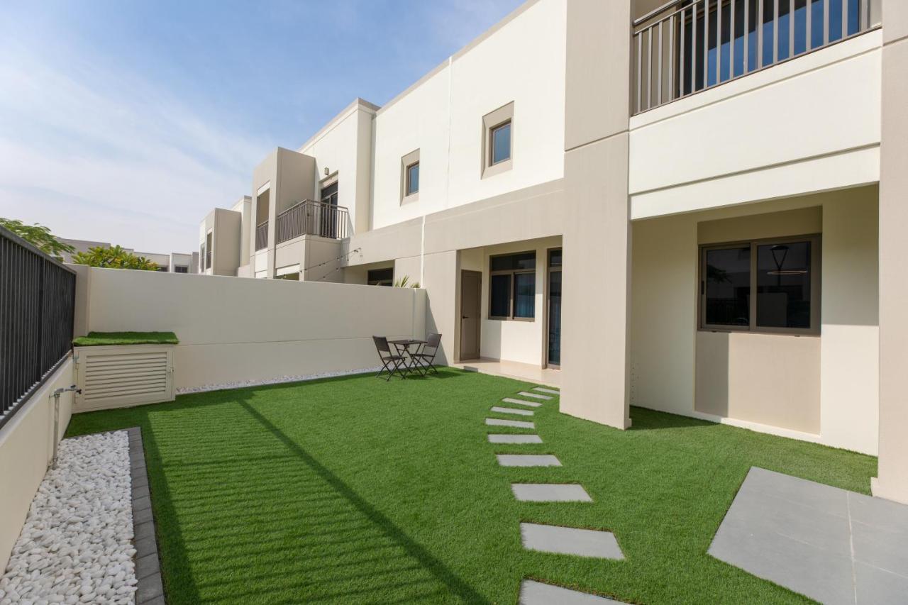 Stunning 4 Bedroom Townhouse In Townsquare Apartment *