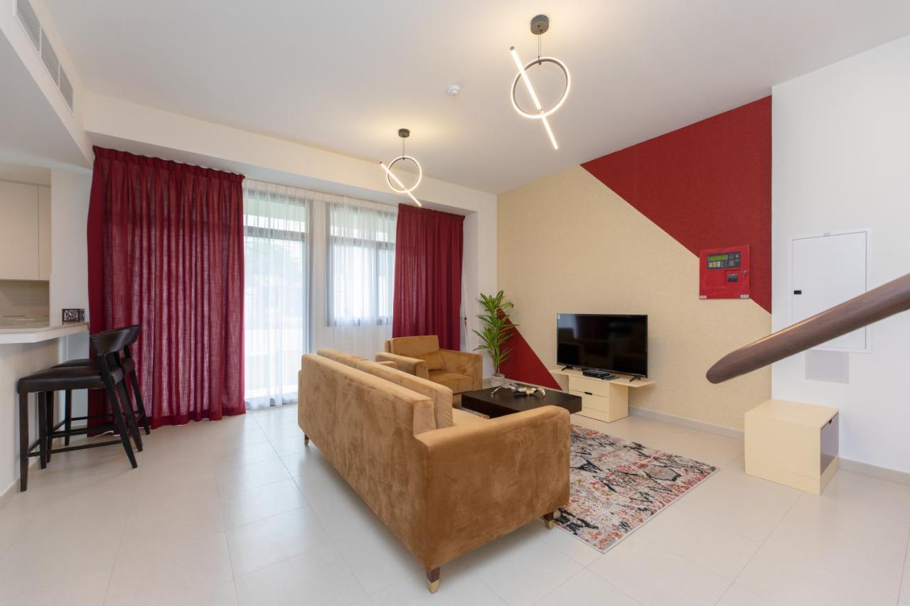 Stunning 4 Bedroom Townhouse In Townsquare Apartment *