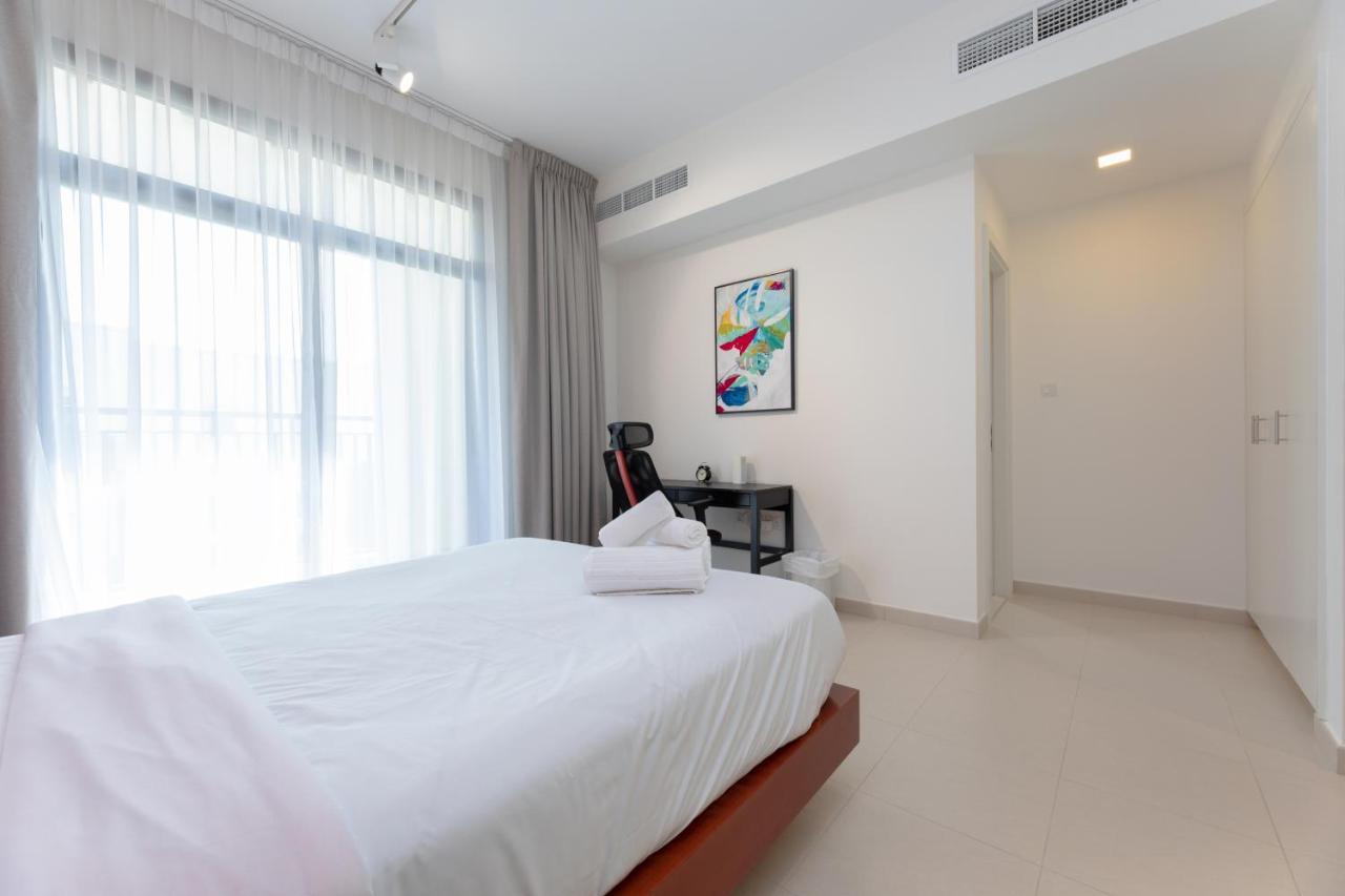 Stunning 4 Bedroom Townhouse In Townsquare *