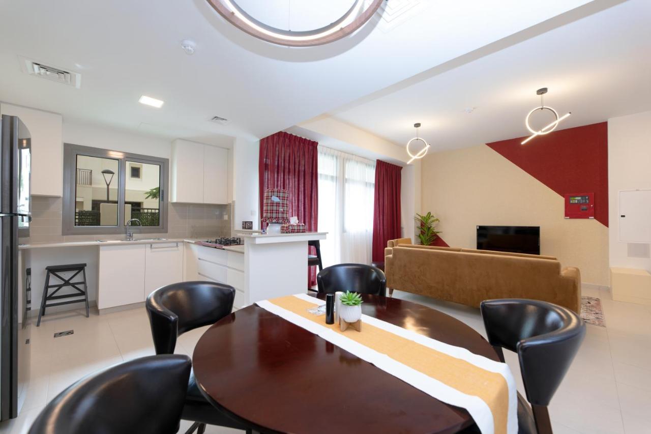 Stunning 4 Bedroom Townhouse In Townsquare *