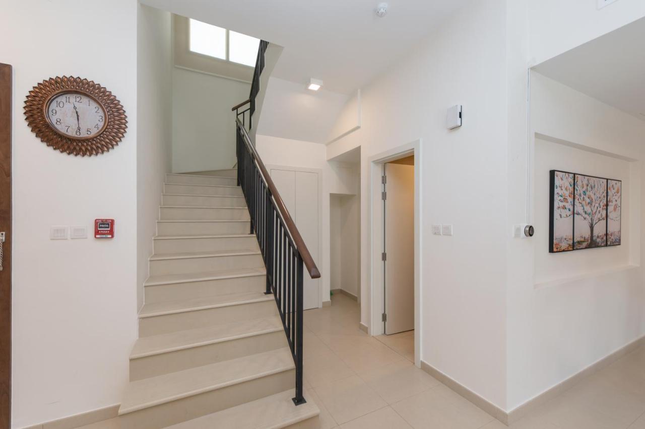 Stunning 4 Bedroom Townhouse In Townsquare Apartment