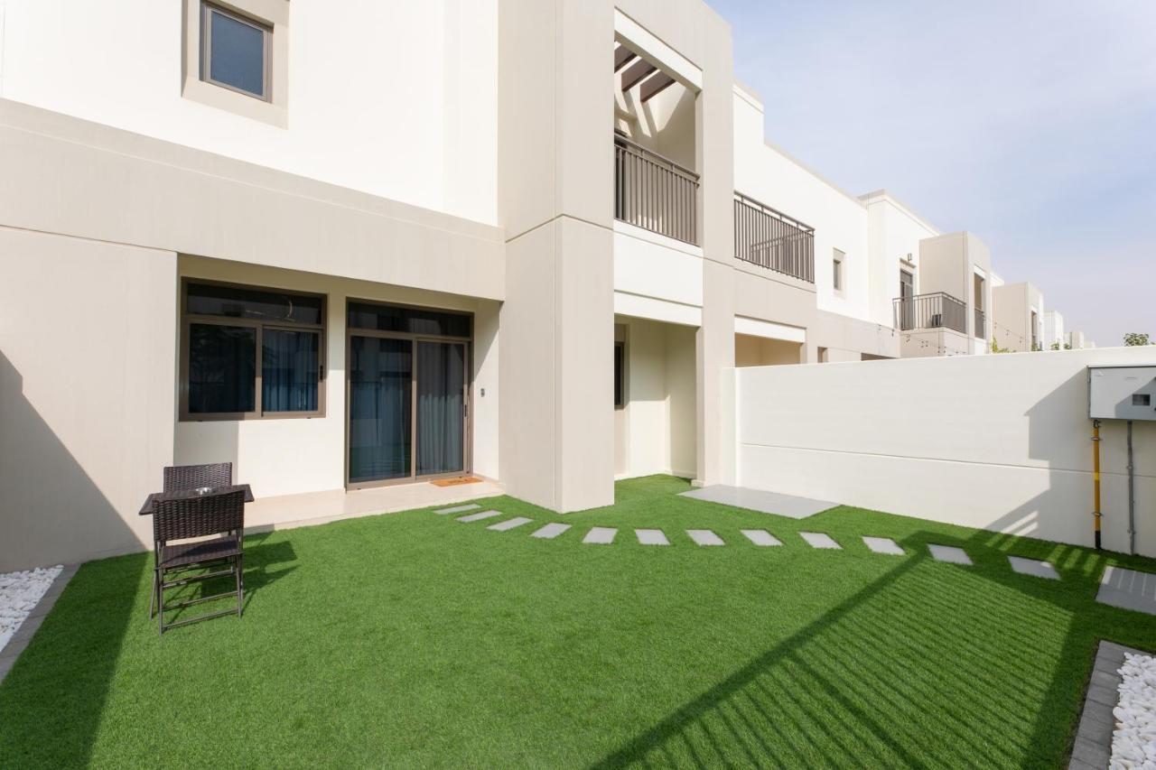 Stunning 4 Bedroom Townhouse In Townsquare Apartment *