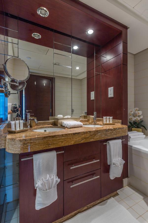 Boutique Living - Burj Views *
