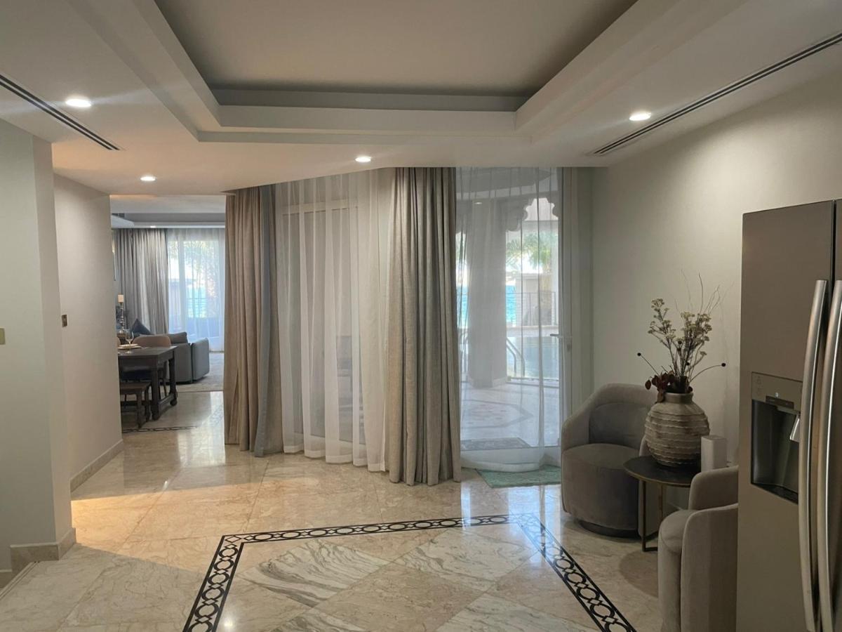 Rare Gem - 5 Bhk Taj Grandeur, Palm Jumeirah Villa Dubai