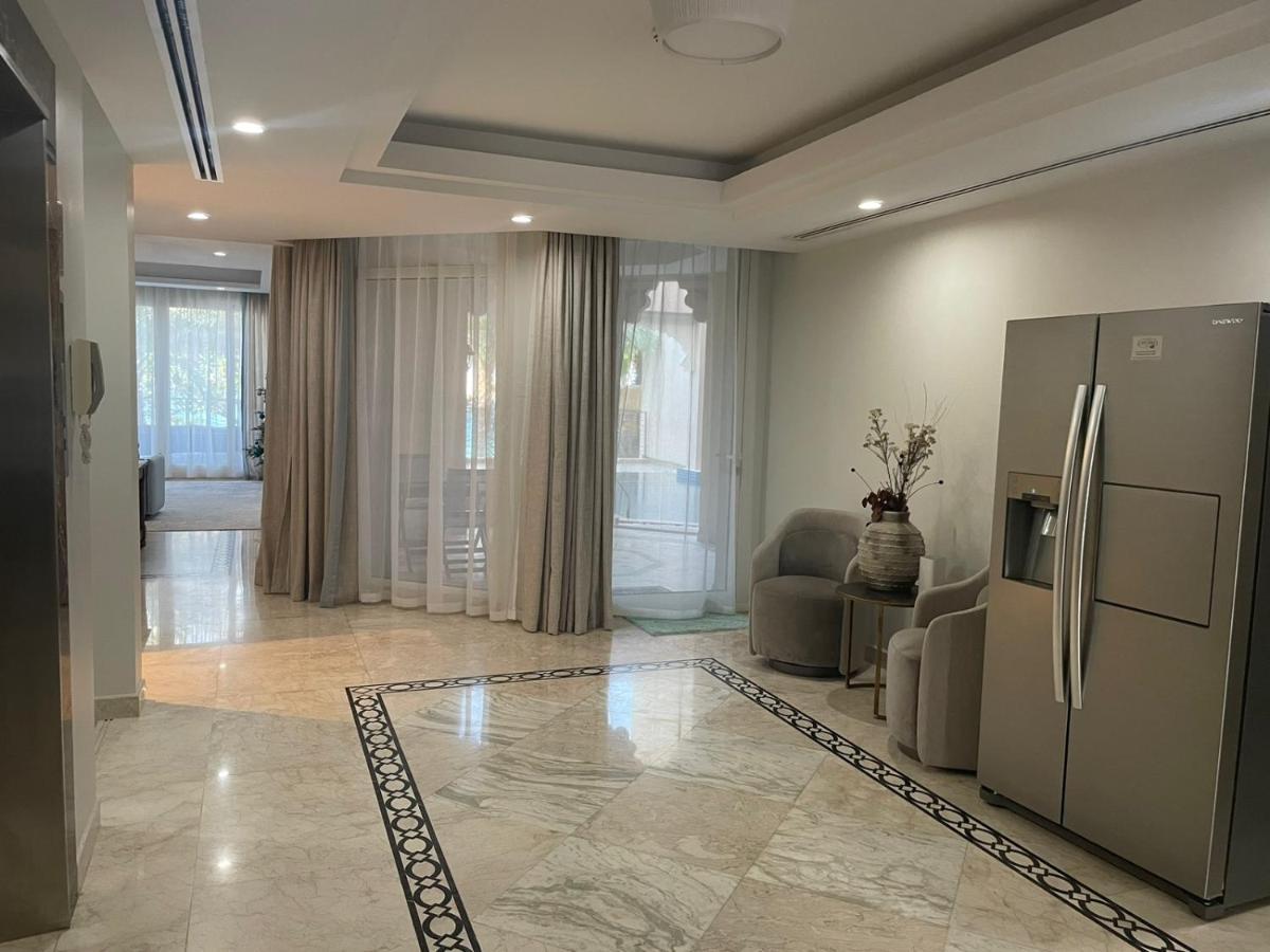 Rare Gem - 5 Bhk Taj Grandeur, Palm Jumeirah Villa
